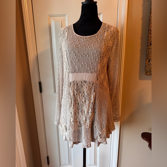 indigo soul Tops - Indigo Soul Elegant Lace Long Sleeve Tunic